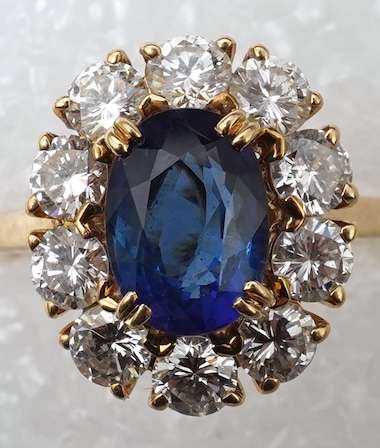 Monture Mauboussin, a sapphire and diamond cluster ring